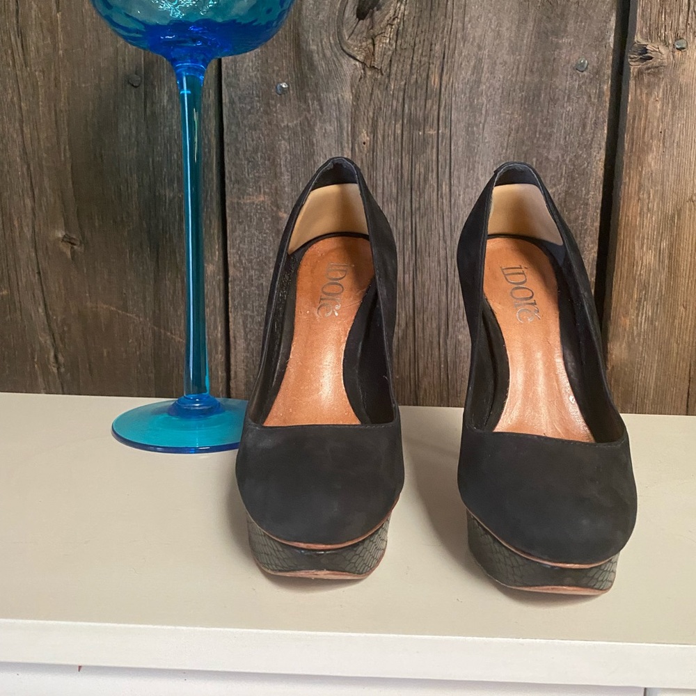 Idore suede black pumps size 6